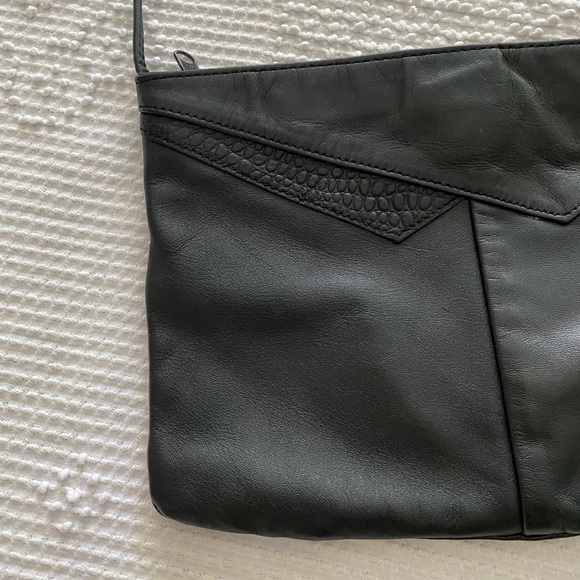 Vintage 80’s early 90’s Black Leather Shoulder Bag - Picture 2 of 6